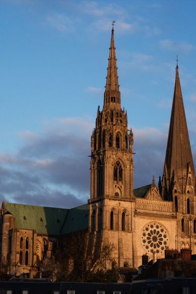 Basilique de Chartres le soir - Stations classées