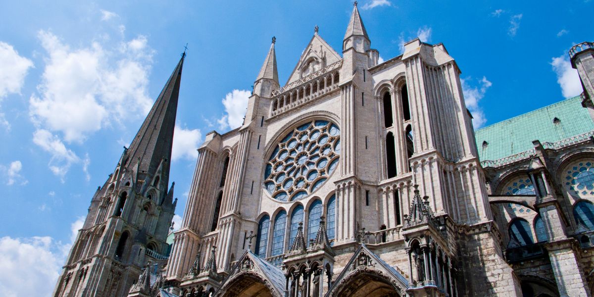 Basilique de Chartres de jour - Stations classées