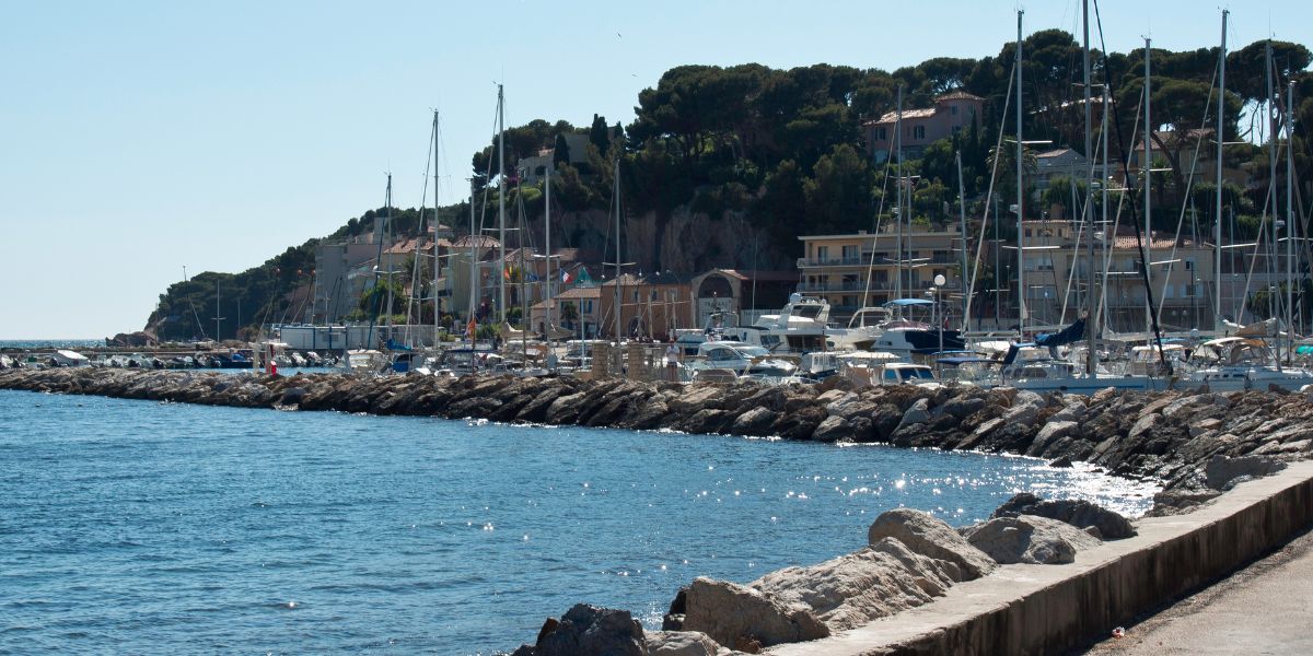Port de Sanary-sur-mer de jour - Stations Classées