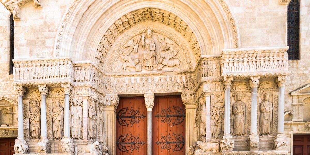 Cathédrale Saint-Trophisme à Arles - Stations Classées