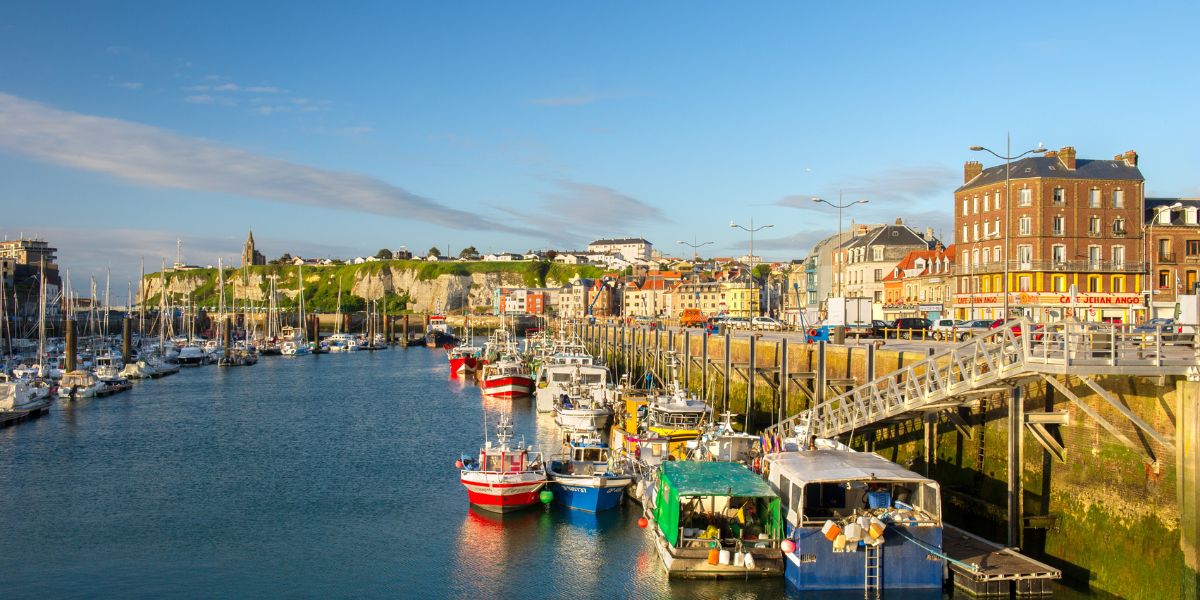 Vue panoramique de Dieppe et son port - Stations Classées