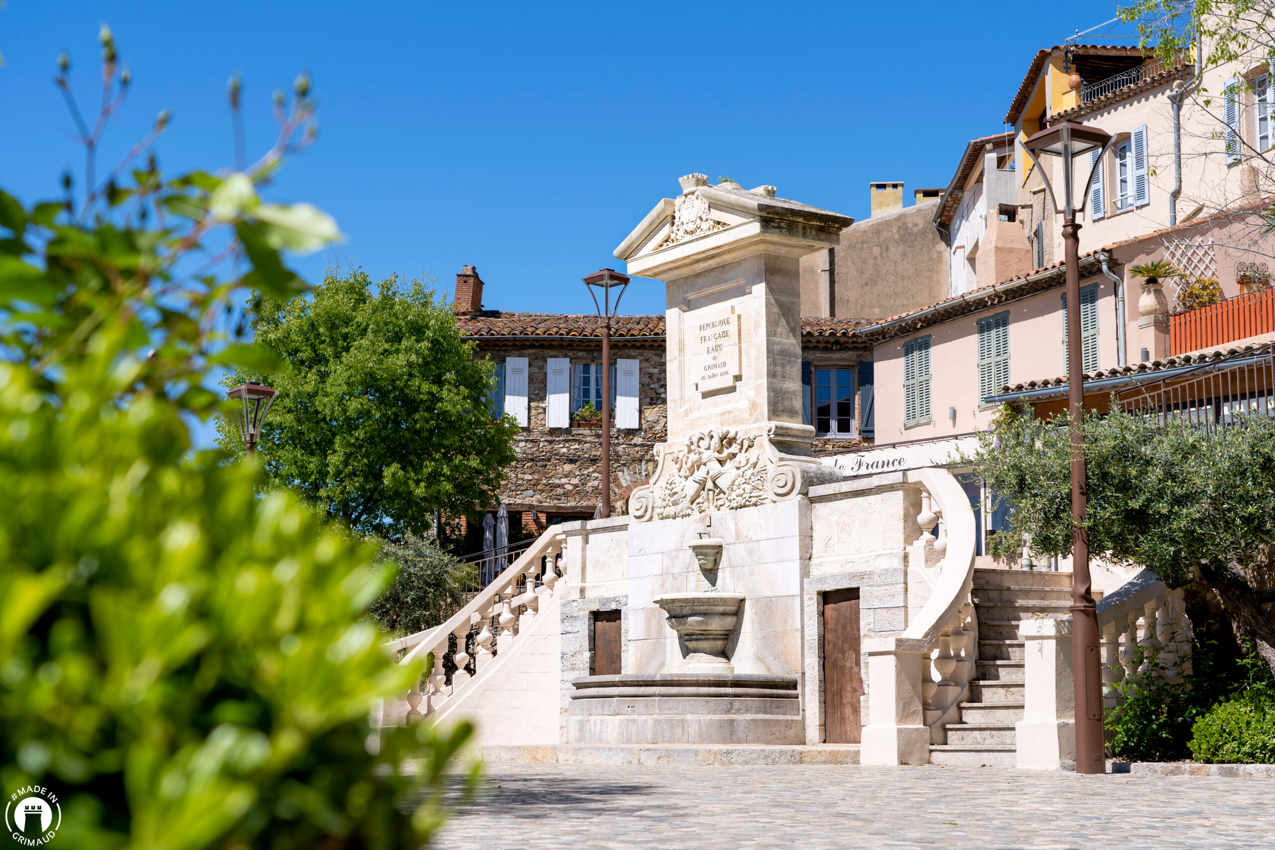 La Place Neuve - Grimaud - Station Classée
